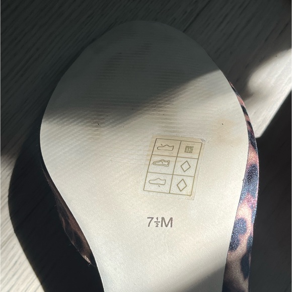 Le Château Cheetah Print High Heels! - Picture 5 of 5